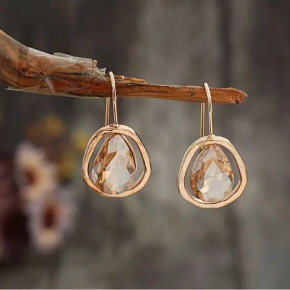 🌻 Betsey Johnson sparkling rhinestone dangle earrings stunning 🌻 - Picture 3 of 6